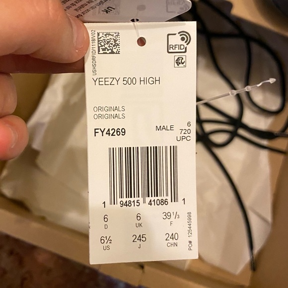 Adidas Yeezy 500 - Picture 4 of 5